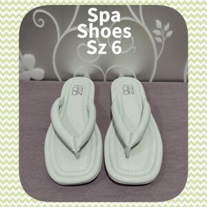WOMENS PALE GREEN CUSHIONED FLIP FLOPS / SPA SANDALS SIZE 6